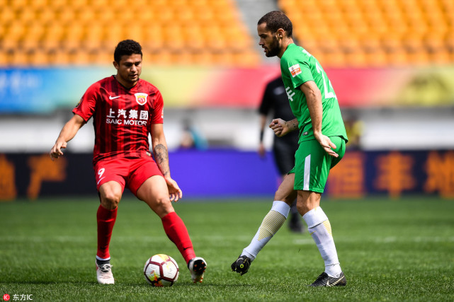 上的表现依 上的表现依